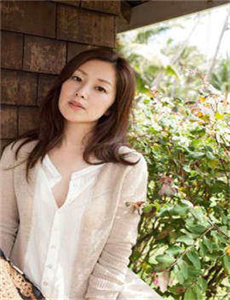 《美女被骗床把衣服视频》