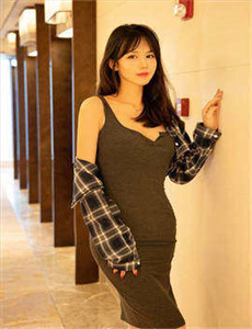 《美女美女免费视频》